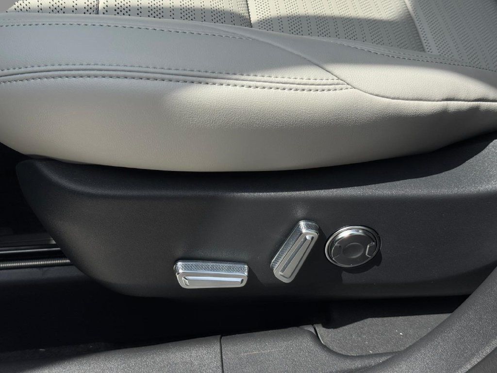 New 2026 Lincoln Nautilus Reserve AWD/4WD image 16