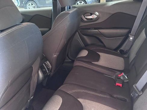 Used 2016 Jeep Cherokee Sport AWD/4WD image 6