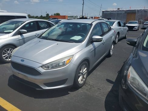 Used 2016 Ford Focus SE FWD image 3