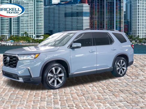 Certified 2023 Honda Pilot Touring image 3
