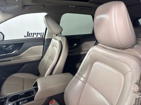 Used 2022 Lincoln Corsair FWD w/ Premium Package image 10