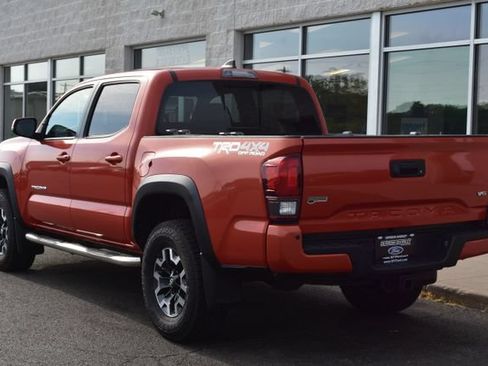 Used 2018 Toyota Tacoma TRD Off-Road w/ Technology Package AWD/4WD image 7