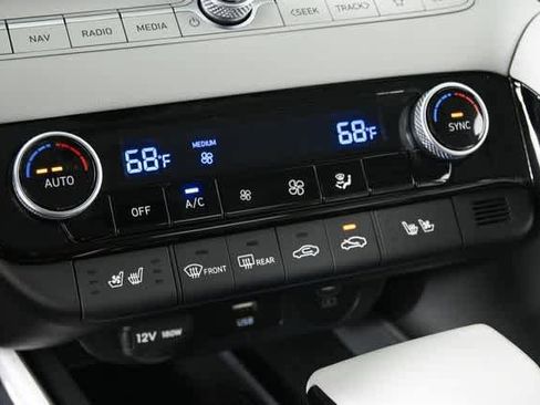 New 2025 Hyundai Elantra Limited image 16