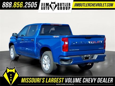 Used 2023 Chevrolet Silverado 1500 Custom image 2