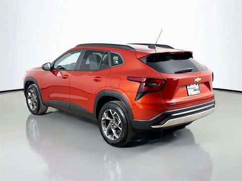 Used 2024 Chevrolet Trax LT w/ Driver Confidence Package image 6