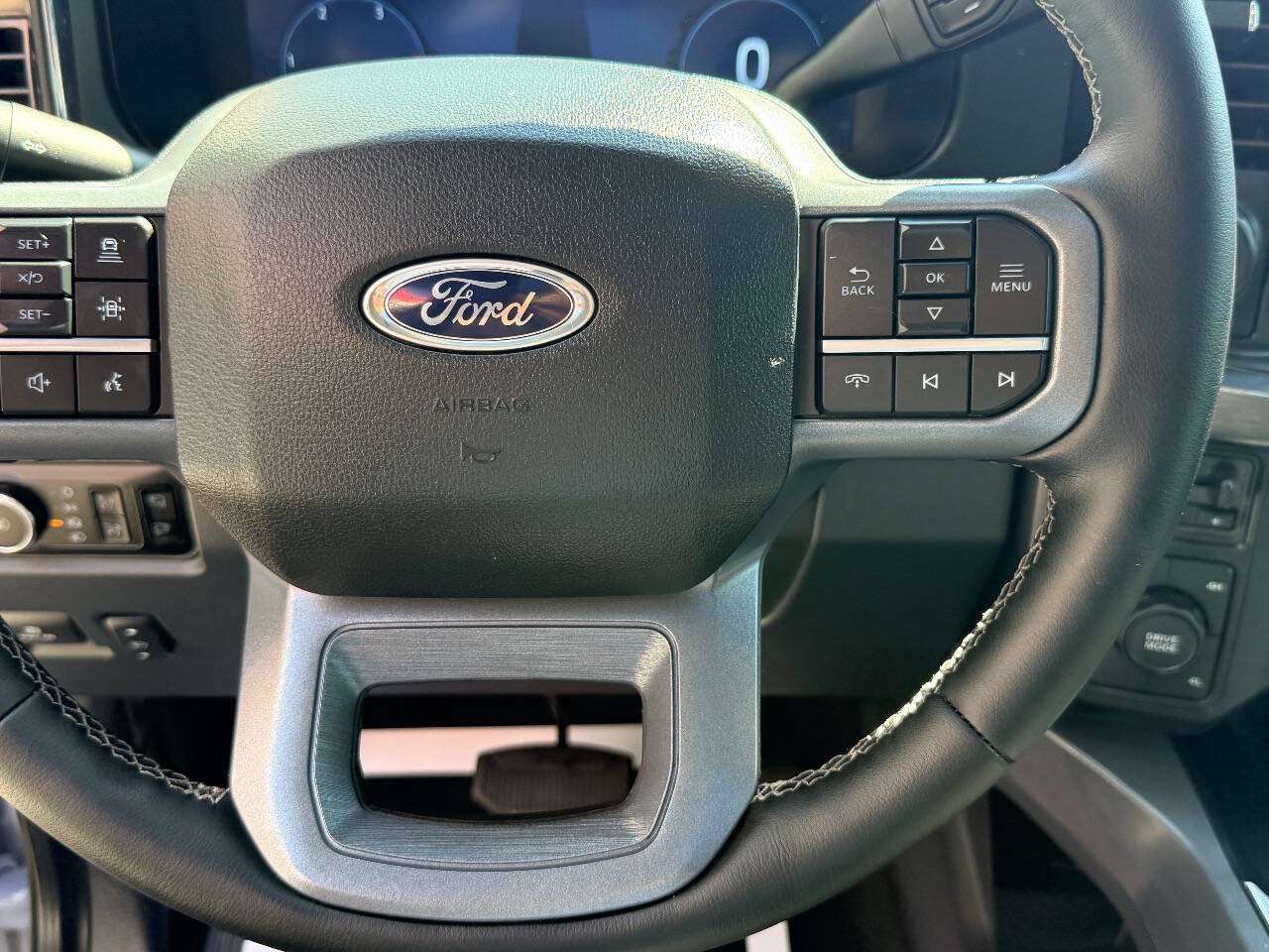 Used 2025 Ford F350 Lariat w/ Lariat Ultimate Package AWD/4WD image 29