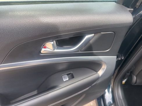 Used 2025 Genesis G70 2.5T image 28