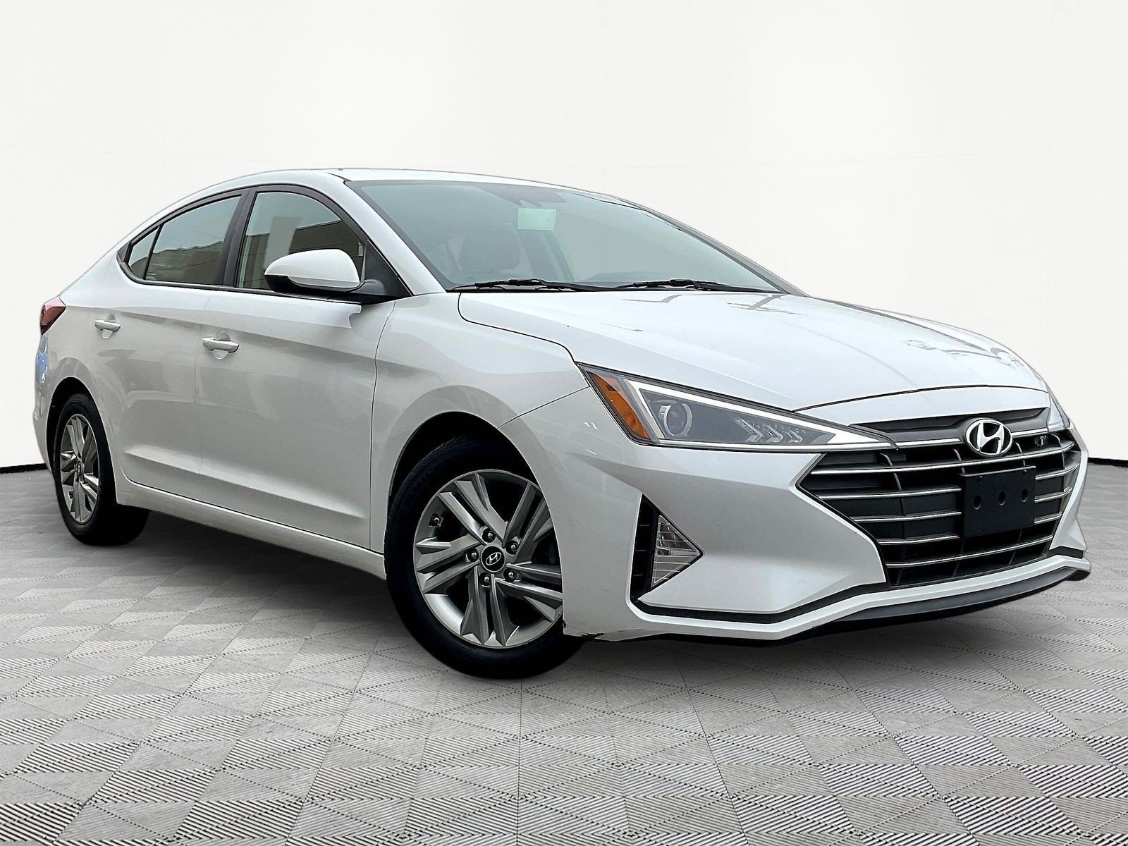 Used 2020 Hyundai Elantra SEL w/ Cargo Package (C1) FWD image 3