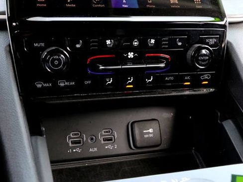 Used 2024 Jeep Grand Cherokee L Limited w/ Luxury Tech Group II AWD/4WD image 19