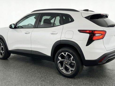 Used 2025 Chevrolet Trax LT image 6