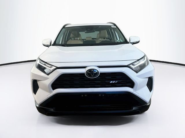 Used 2023 Toyota RAV4 XLE AWD/4WD image 2