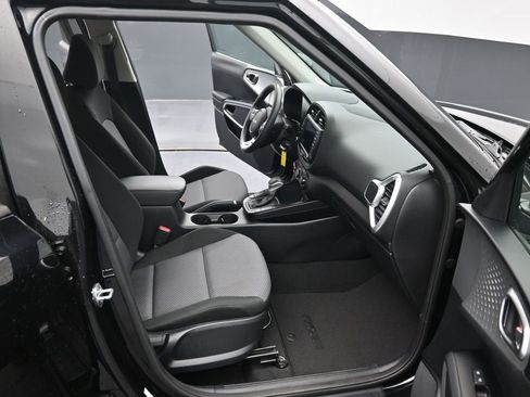 Used 2023 Kia Soul LX image 28