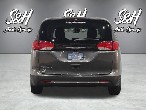 Used 2023 Chrysler Voyager LX FWD image 16