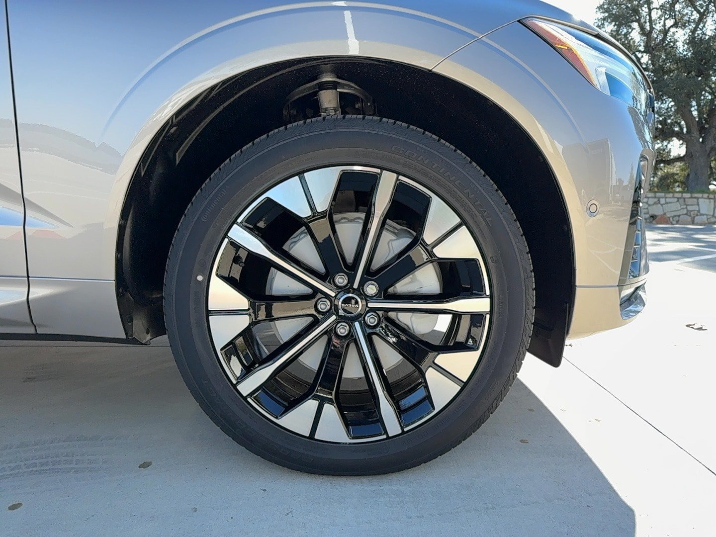 New 2026 Volvo XC60 B5 Plus w/ Protection Package Premier AWD/4WD image 9