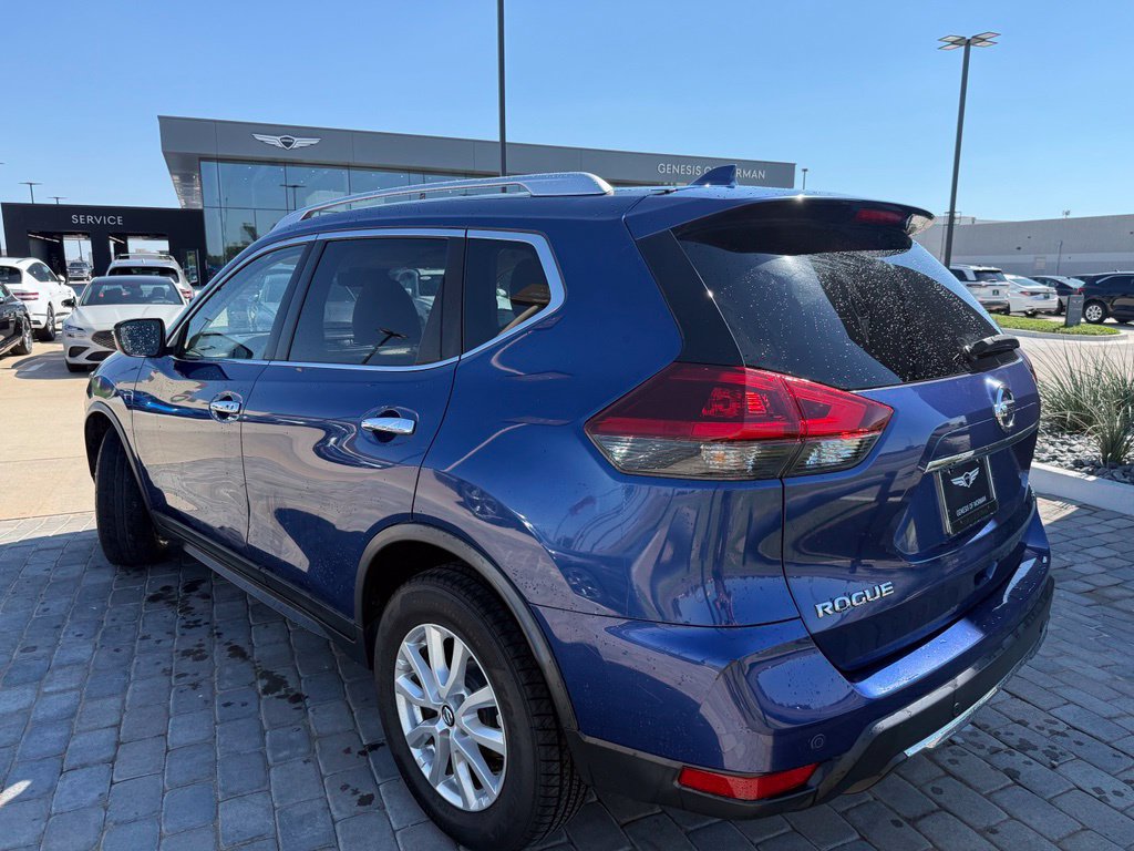 Used 2020 Nissan Rogue SV FWD image 3