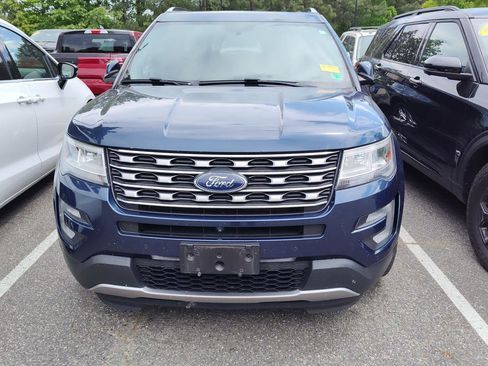 Used 2017 Ford Explorer Limited FWD image 2