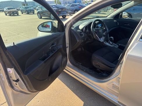 Used 2014 Chevrolet Cruze LT image 9
