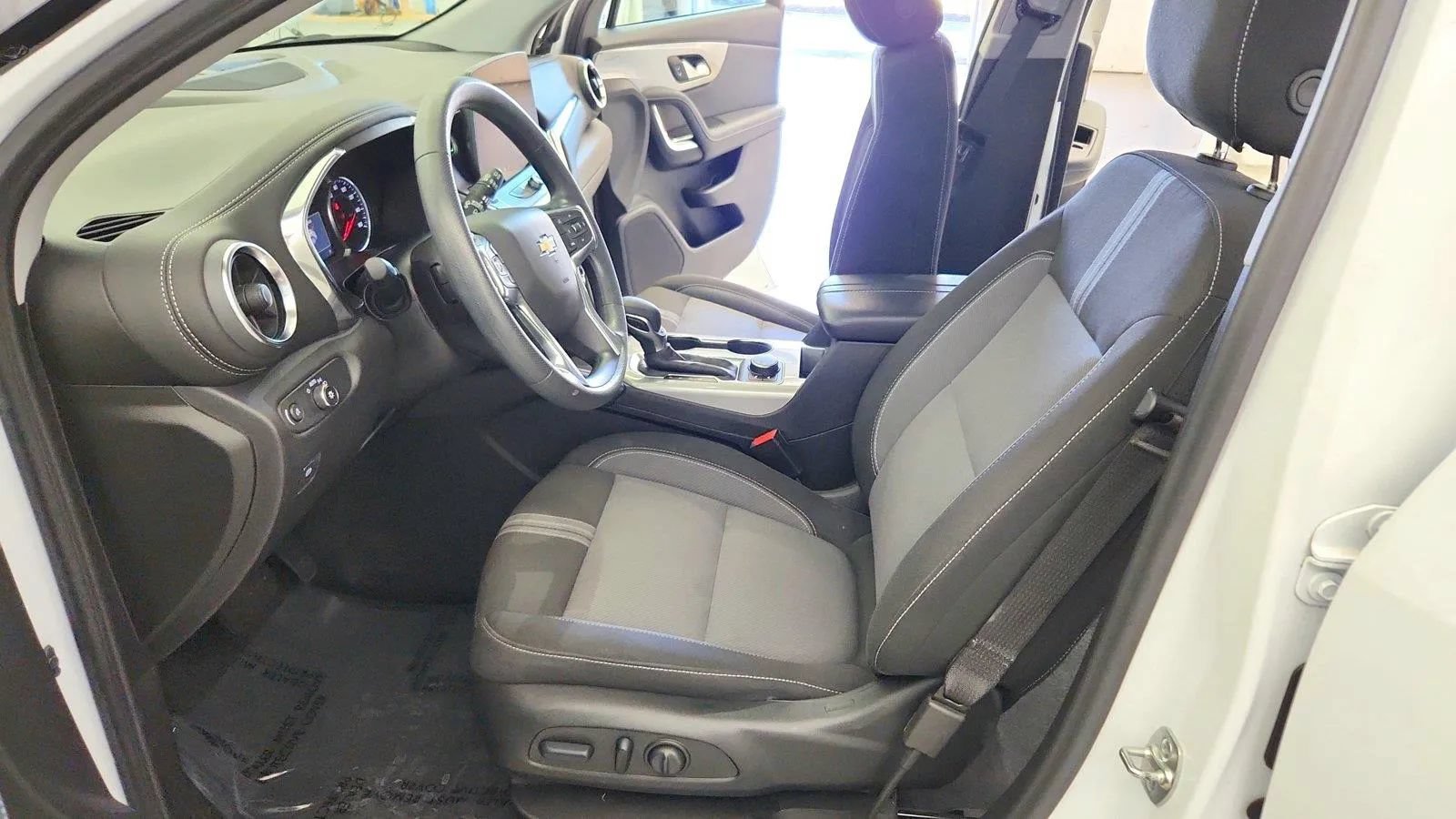 Used 2024 Chevrolet Blazer LT w/ Convenience Package FWD image 14