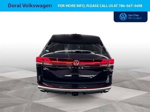 Certified 2025 Volkswagen Atlas Peak Edition SE image 7