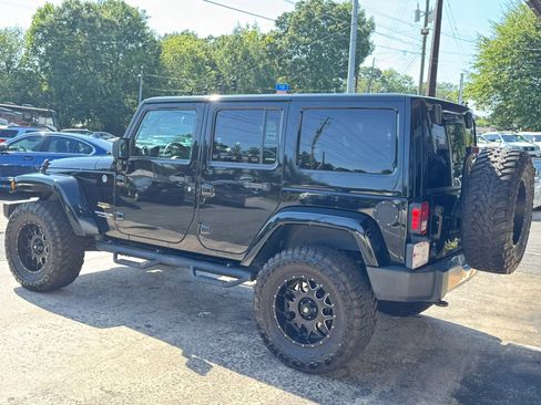 Used 2015 Jeep Wrangler Unlimited Sahara w/ Connectivity Group AWD/4WD image 5