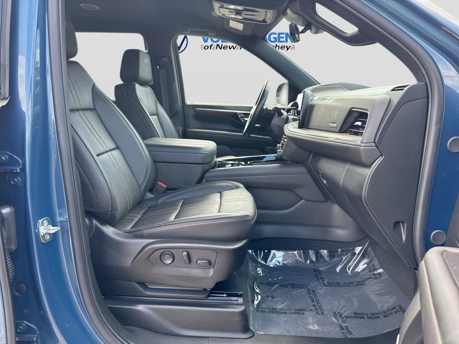 Used 2025 Chevrolet Tahoe High Country AWD/4WD image 27