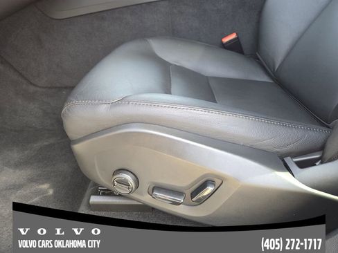 Certified 2025 Volvo XC60 B5 Core image 22