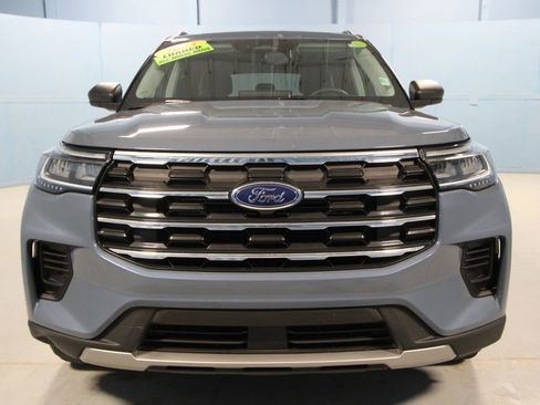 Used 2025 Ford Explorer Active image 31