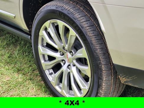 Used 2023 GMC Yukon Denali w/ Advanced Technology Package AWD/4WD image 9