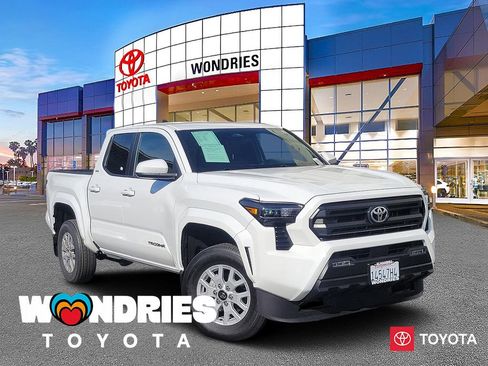 Used 2025 Toyota Tacoma SR5 image 1
