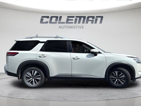 Used 2024 Nissan Pathfinder SL FWD image 6