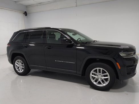 Used 2023 Jeep Grand Cherokee Laredo AWD/4WD image 11