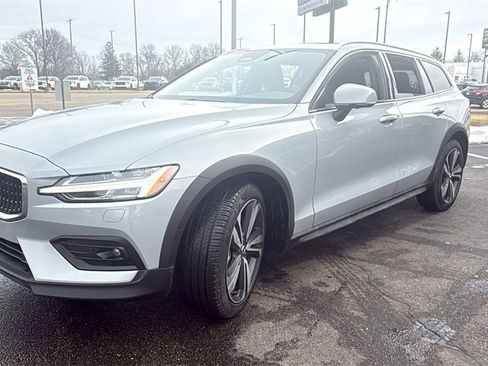Certified 2025 Volvo V60 B5 Cross Country Plus image 6