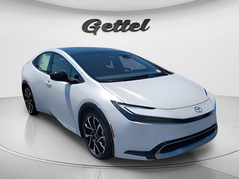 New 2026 Toyota Prius Plug-In Hybrid FWD image 2