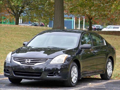 Used 2011 Nissan Altima 2.5 S FWD image 1