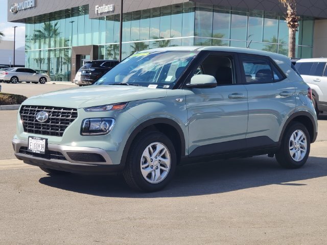 Used 2026 Hyundai Venue SE FWD image 2