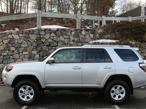 Used 2015 Toyota 4Runner SR5 image 6