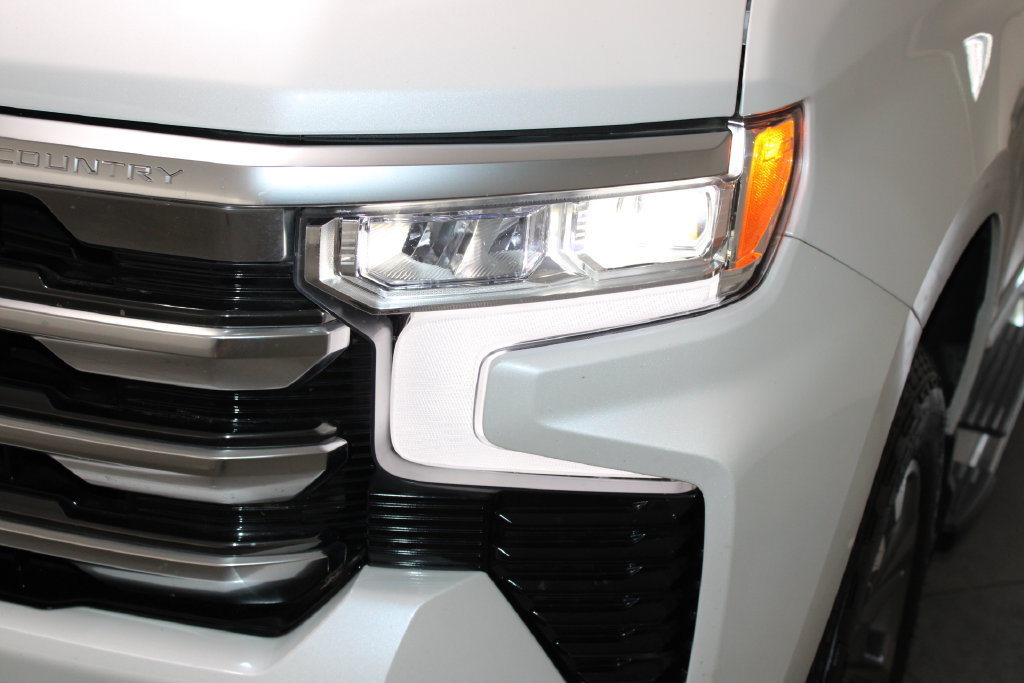 Used 2024 Chevrolet Silverado 1500 High Country w/ Technology Package AWD/4WD image 57