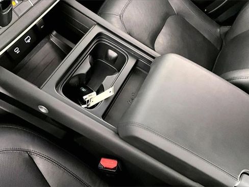 Used 2024 Land Rover Defender 110 S image 17