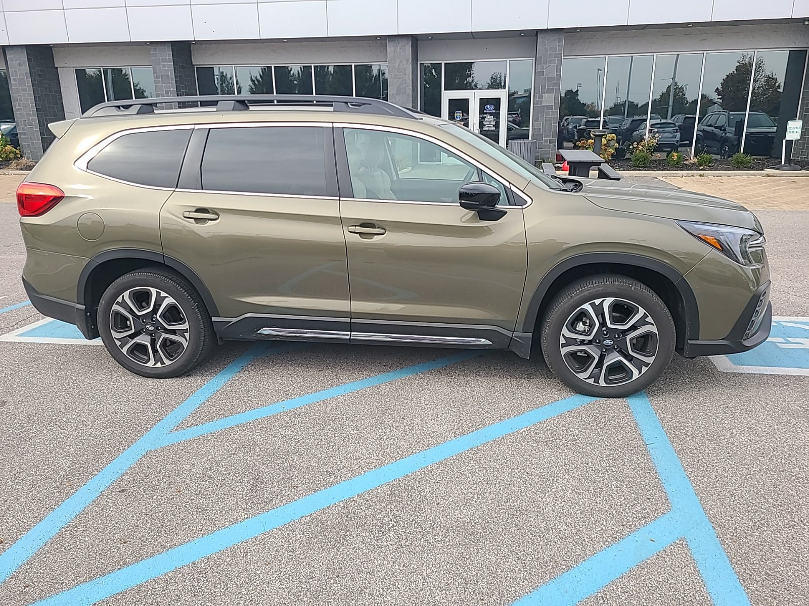 Used 2024 Subaru Ascent Limited AWD/4WD image 9