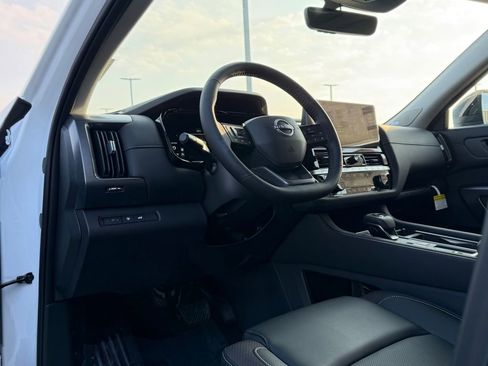 New 2026 Nissan Pathfinder SL image 8