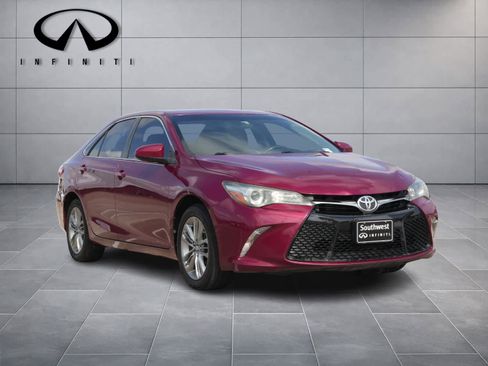 Used 2016 Toyota Camry SE image 3
