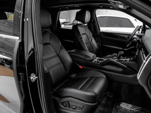 Used 2022 Porsche Cayenne image 30