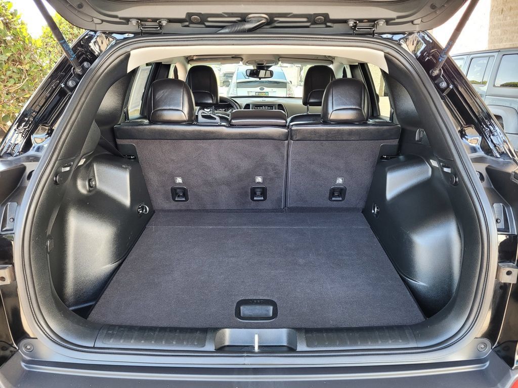 Used 2022 Jeep Cherokee Latitude AWD/4WD image 7