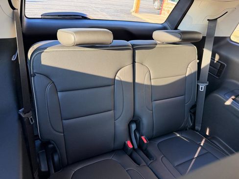 Used 2023 GMC Acadia Denali w/ Denali Ultimate Package image 25