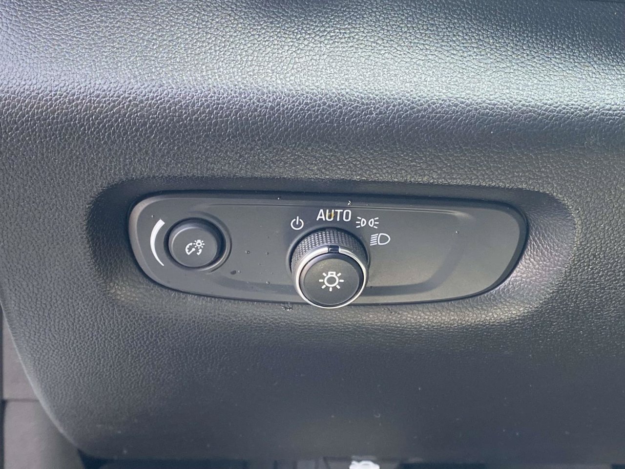 Used 2023 Chevrolet Traverse Premier AWD/4WD image 20