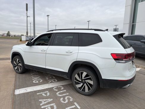 Used 2025 Volkswagen Atlas SE image 6