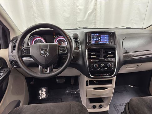 Used 2019 Dodge Grand Caravan SE image 22