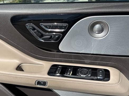 Used 2020 Lincoln Aviator Reserve w/ Equipment Group 202A AWD/4WD image 26