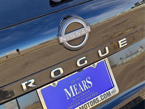 Used 2023 Nissan Rogue SV image 11