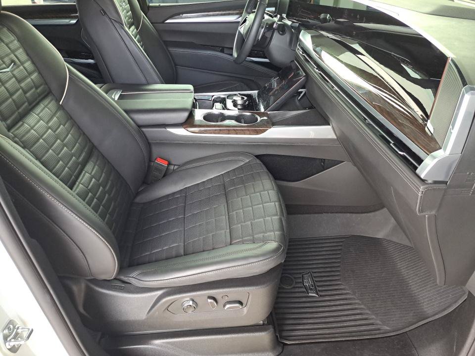 Used 2025 Cadillac Escalade ESV Sport Platinum AWD/4WD image 15